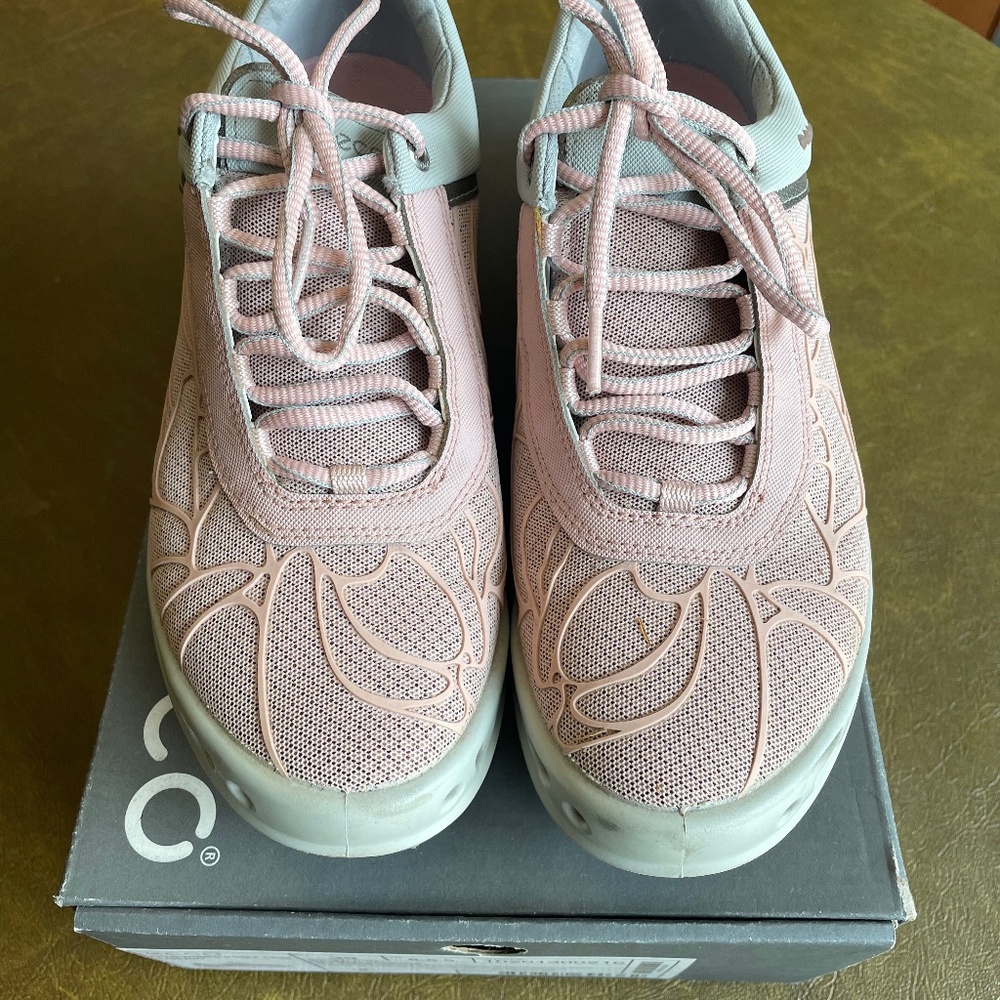 ECCO Women's Golf Shoes Size 8-8 1/2